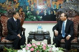 越共中央政治局委员、政府副总理阮春福在会议上发表讲话