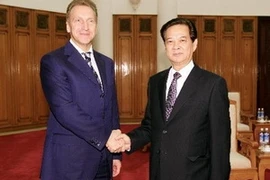 越南政府总理阮晋勇会见俄联邦政府第一副总理舒瓦洛夫