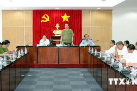 附图：公安部部长陈大光大将在同平阳省领导举行工作会议