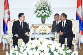 阮晋勇总理与洪森首相