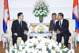 阮晋勇总理与洪森首相