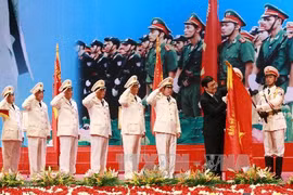 越南国家主席出席越南人民警察力量传统日50周年庆祝典礼 
