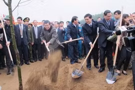 张晋创主席发动春节植树节活动 