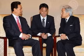 阮晋勇总理会见明仁天皇