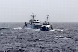 中国海监船加大马力追赶越南海警船