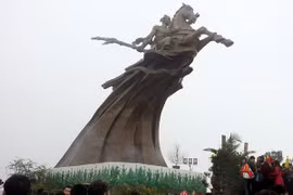 荣圣塑像