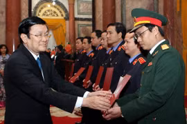 越南国家主席张晋创颁发检察员任命书