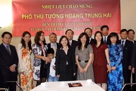 政府副总理黄忠海会见越南海外企业代表