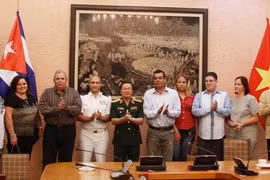 越南人民军总参谋长杜伯巳上将会见了古巴革命武装力量部代表团