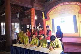 越南国家副主席接见优秀大学毕业生
