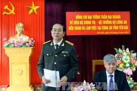 陈大光大将在会议上发表讲话