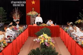 阮晋勇总理同政府工作代表团与富安省若干领导进行工作会谈