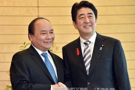 越南政府副总理阮春福与日本首相安倍晋三