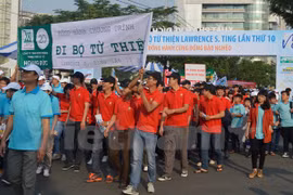 关爱贫困人慈善步行活动LawrenceS.Ting在胡志明市举行