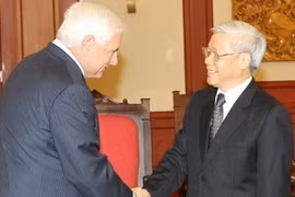越南党和国家领导分别会见巴拿马总统