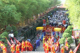 志明市民族历史文化公园雄王纪念区祭祖仪式场景