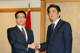 武德儋副总理会见了日本首相安倍晋三