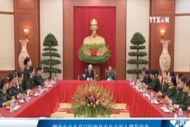 越共中央总书记阮富仲会见女军人模范代表
