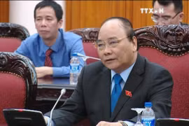 越南政府总理阮春福会见老挝计划与投资部部长苏潘·乔米赛
