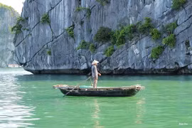 广宁省下龙湾的清平片刻。（图片来源：越南快讯网）