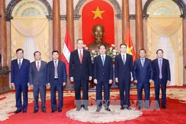 陈大光主席接受拉脱维亚驻越大使马里斯（Maris Selga）递交的国书。