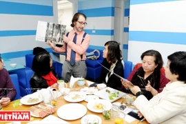 参加“越以美食周”的Daluva餐厅菜普有风味独特的粉皮卷、烤肉米线等越南著名小吃。 