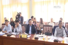 越南自然资源与环境部部长就有关环境污染和土地的疑问进行解答