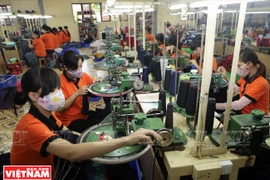 毛线倍捻工序。