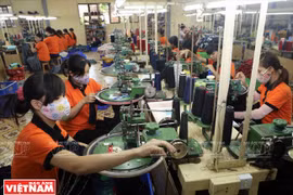 毛线倍捻工序。