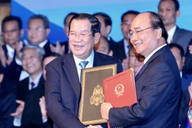 越南柬埔寨陆地边界勘界立碑工作总结会议（组图）