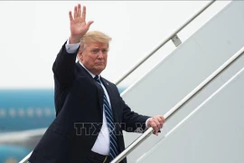 美国总统特朗普离开越南启程回国（组图）