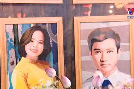 由丝绸碎片拼接而成的肖像画