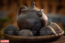 组图：占族陶瓷产品深受四面八方游客的喜爱