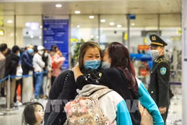 第二批旅乌越南公民安全回国 侨胞感动不已