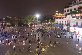 组图：河内古街重现往日热闹非凡的场景