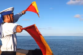 组图：海军战士--长沙岛上的引航员