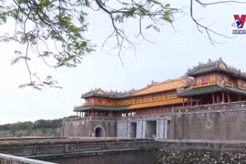 顺化市艺人努力保留皇宫琉璃瓦手工技艺