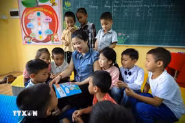 洪灾过后和平省师生聚力共克时艰 保障教育教学质量。图自越通社 