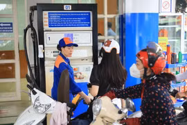 11月14日15时起越南各类成品油零售价略有下调。图自越通社