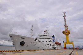 越南海事大学接受由韩国政府援赠的训练舰