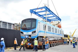 胡志明市地铁一号线的首批车厢已运抵胡志明市
