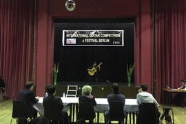 越南音乐家作品被选为2020年柏林国际吉他比赛的必弹曲目 越南选手斩获最佳演奏奖