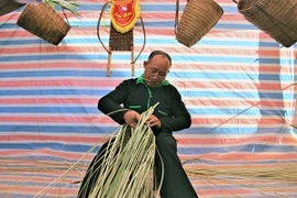 着力保护赫蒙族同胞的传统竹编