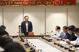 河内市委书记王廷惠对一周内建成迷灵急性呼吸病理学医院给予高度评价