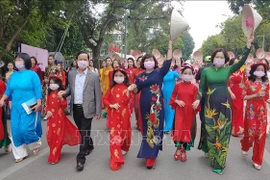 河内奥黛节：弘扬越南奥黛文化价值