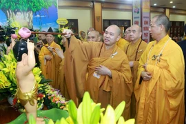 越南佛教协会隆重举行佛历2564年佛诞节浴佛大典