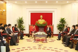 越共中央组织部部长范明正会见日本内阁总务大臣高市早苗