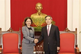 越共中央经济部长阮文平会见来越履新的澳大利亚驻越大使