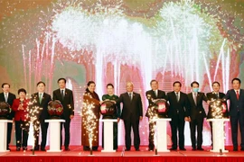 越南国会主席阮氏金银出席2020年AIPA主席年电子门户网站和标志发布仪式
