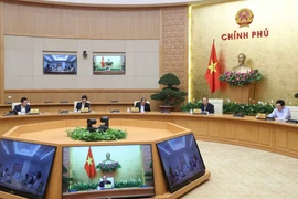 政府总理阮春福要求关闭不必要的服务 减少聚集性活动